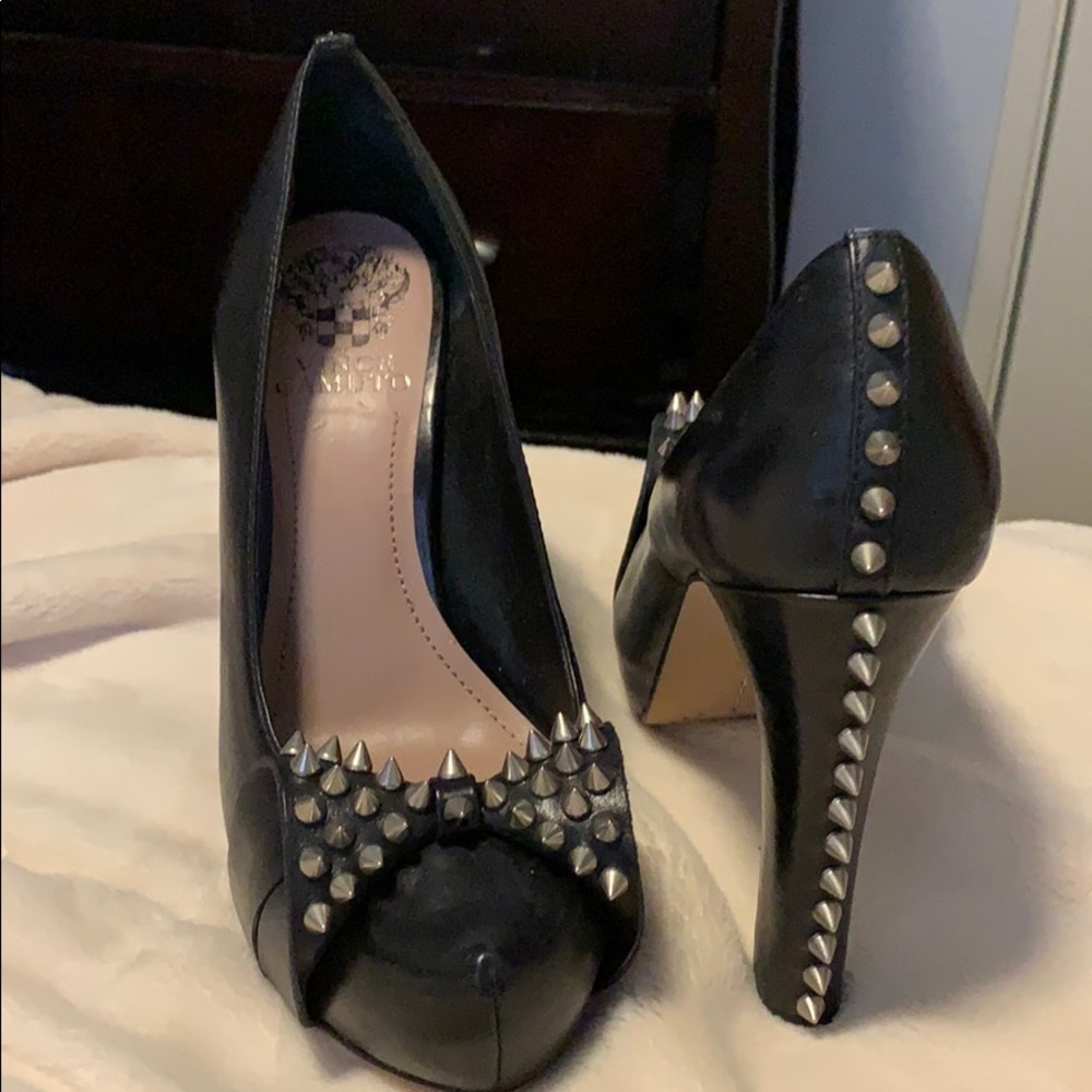 Black leather Vince Camuto Heels
